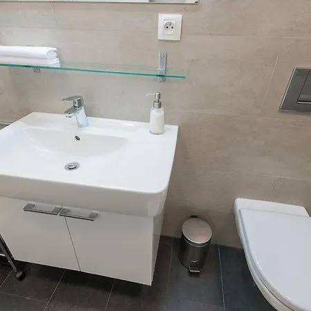 Vladislav City Centre Apartment *