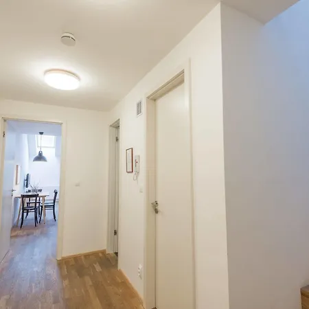 Vladislav City Centre Apartment