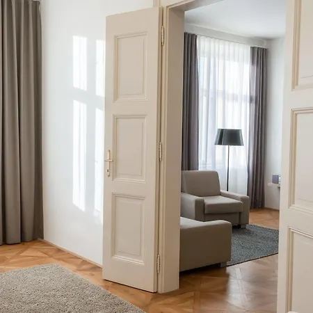 Vladislav City Centre Apartment *